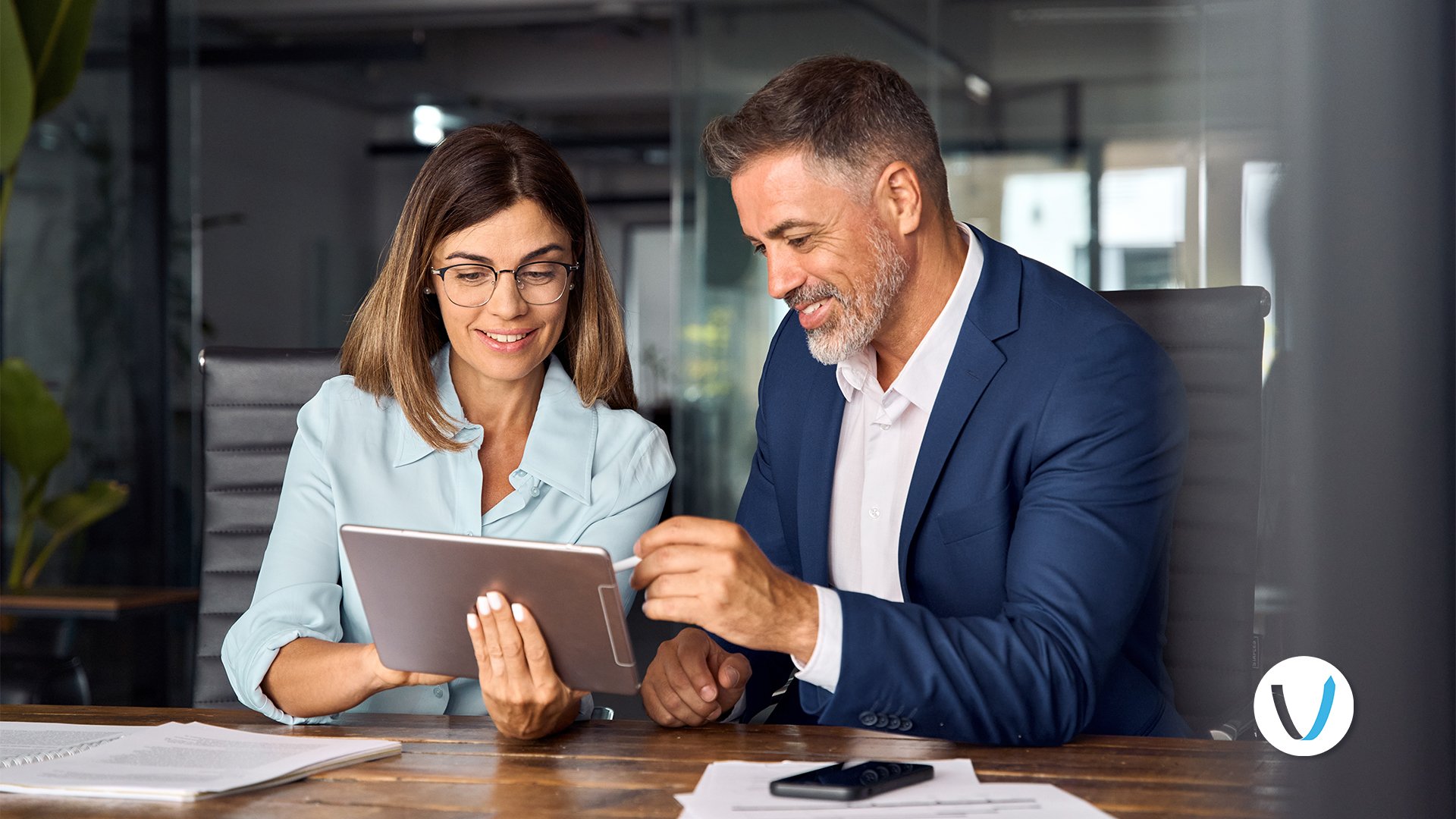 Broker showing investor how to navigate the Visio Portal